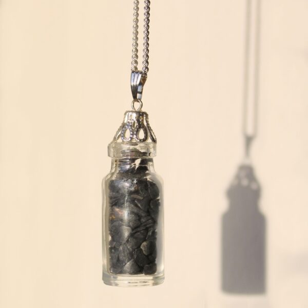 Second image of Collar de Piedras Preciosas Embotelladas - Ónix Negro
