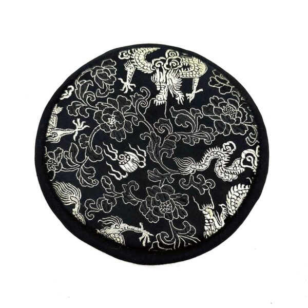 Second image of Set de regalo de cuenco tibetano batido y grabado a mano - 14 cm - Flor de loto