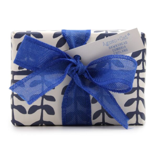 Second image of Set de Regalo: Bombas de baño Sal Marina y Musgo & Dolly Azul + Vela de Violeta de Parma