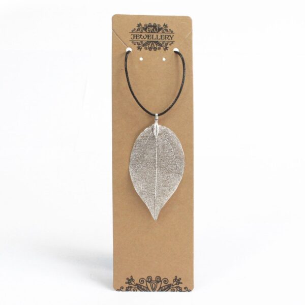 Second image of Collar - Hoja de valor - Plata