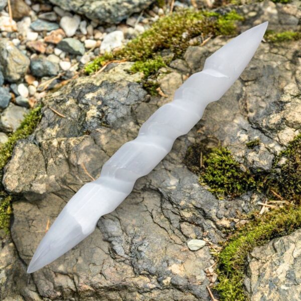 Second image of Varita Espiral de Selenita - 16 cm (Ambos extremos punta)