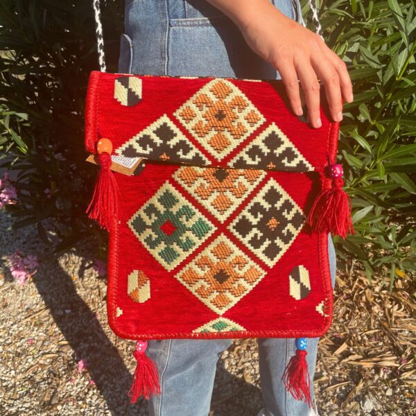Second image of Bolso bandolera rojo Kilim Festival