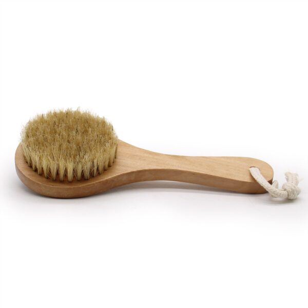 Second image of Cepillo exfoliante corporal con mango corto