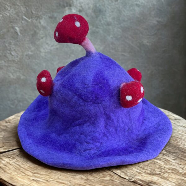 Second image of Sombrero de hongo de fieltro - Bruma púrpura de ensueño
