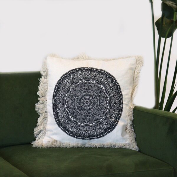 Second image of Cojín Mandala Tradicional - 45x45cm - negro