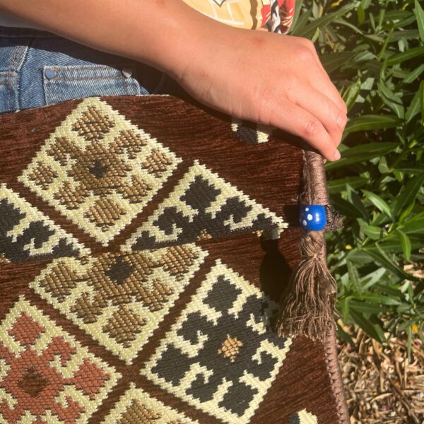 Second image of Bolso bandolera de festival Kilim de chocolate