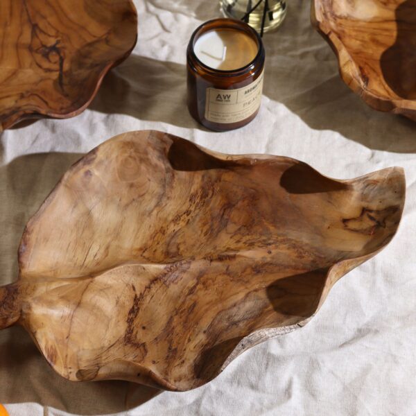 Second image of Frutero grande de madera de teca en forma de hoja - 40x24x5cm