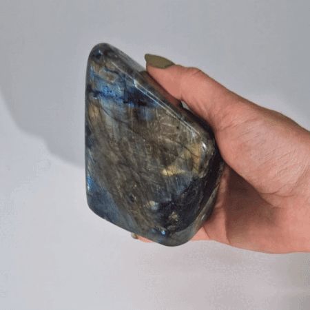 Second image of Piedras Grandes de Labradorita de Madagascar (aprox 635-750g 80-110mm)