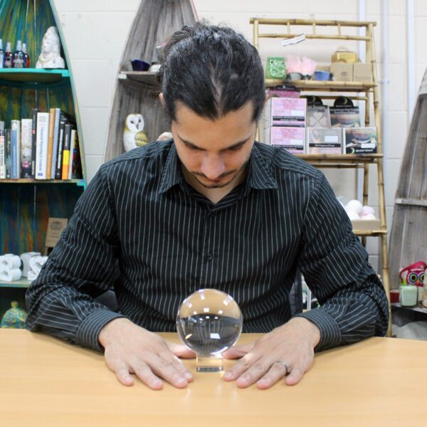 Second image of Bola de Cristal con Soporte 100mm