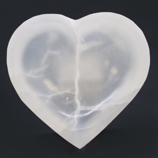 Second image of Cuenco de corazón de selenita - 15cm