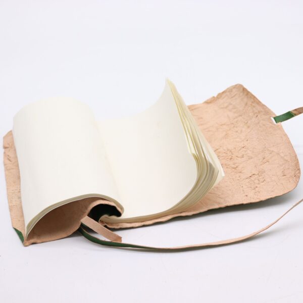 Second image of Cuaderno de viaje de cuero en rollo - Verde