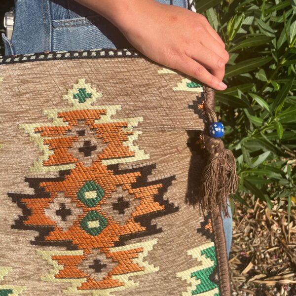 Second image of Bolso bandolera de festival Kilim beige