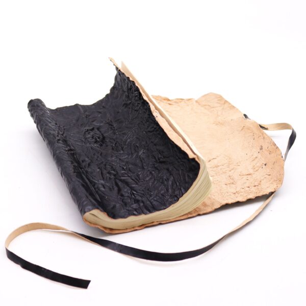 Second image of Cuaderno de viaje de cuero en rollo - Negro