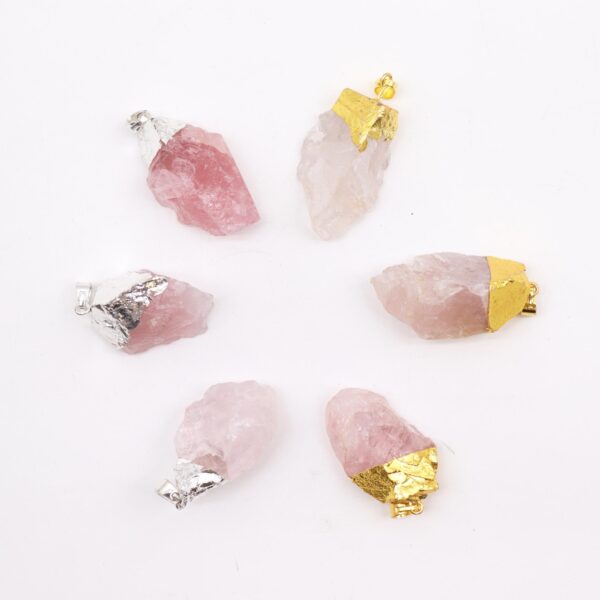 Second image of Colgantes de cuarzo rosa chapados en oro y plata (6 unidades surtidas)