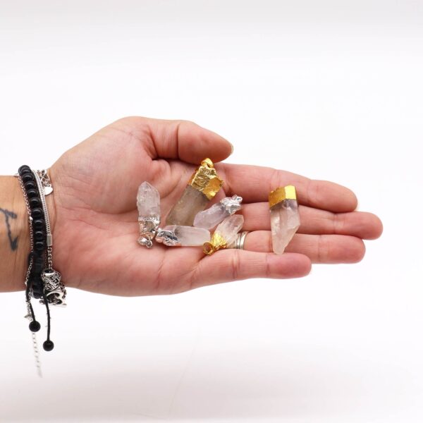 Second image of Colgantes de cuarzo transparente bañados en oro y plata (6 unidades surtidas)