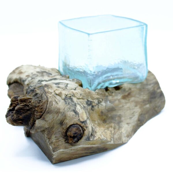 Second image of Tanque de vidrio fundido craquelado sobre madera