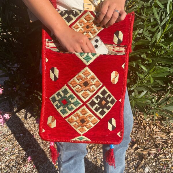 Second image of Bolso bandolera rojo Kilim Festival