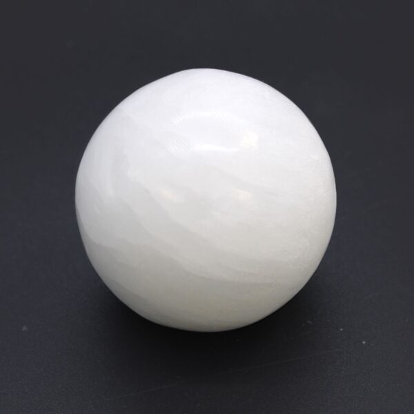 Second image of Selenita Esfera - 5-6 cm