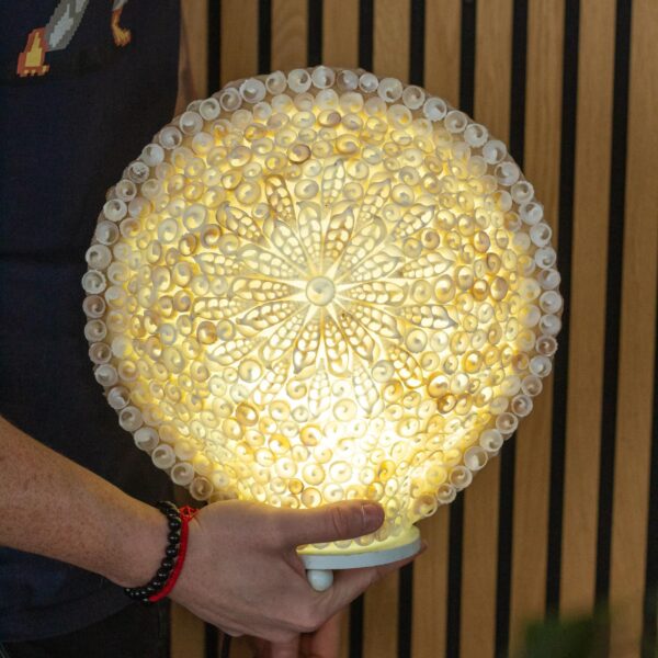 Second image of Lámpara Boho de Conchas Marinas - Concha Redonda Grande  - 30 cm