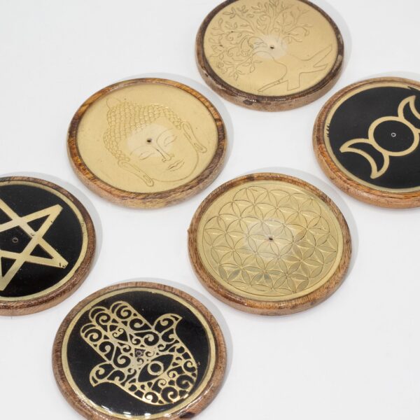 Second image of Oro y negro sobre madera de mango - Hamsa