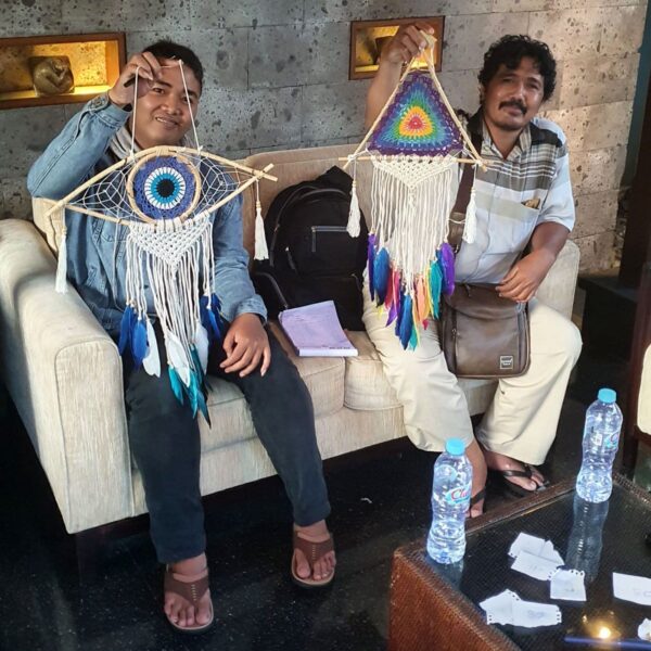 Second image of Atrapasueños - Med Macramé Eye Blanco / Azul / Gris