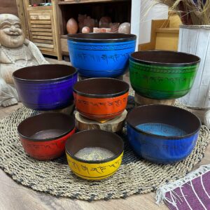 Juego grande de siete cuencos tibetanos para chakras (19,5-35 cm)