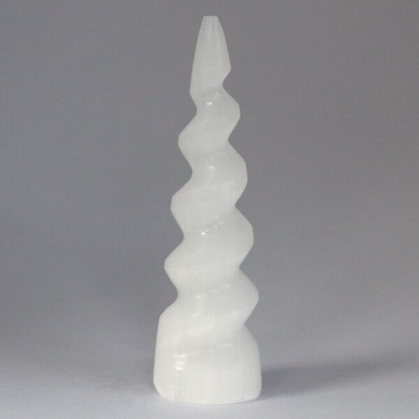 Second image of Torre de Cuerno de Unicornio Espiral de Selenita - 15 cm
