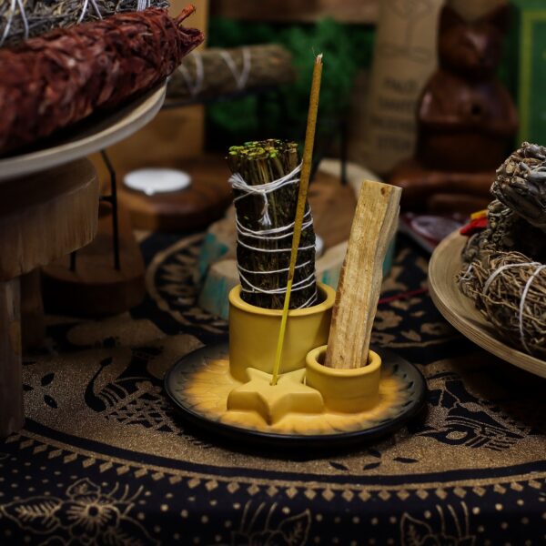 Second image of Soporte cerámico para Palo Santo e Incienso - Mandala - Arena y Gris