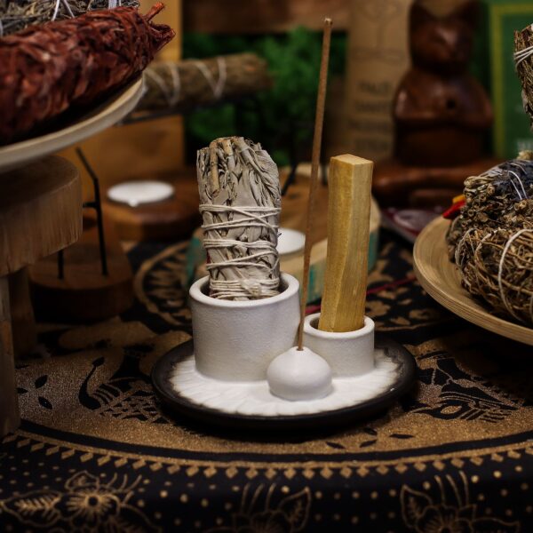 Second image of Soporte cerámico para Palo Santo e Incienso - Mandala - Blanco y Gris