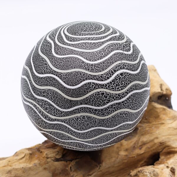 Second image of Lámpara de Mesa con Pantalla Esférica - A Rayas